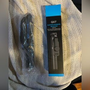Q07 Bluetooth Integrated Selfie Stick
